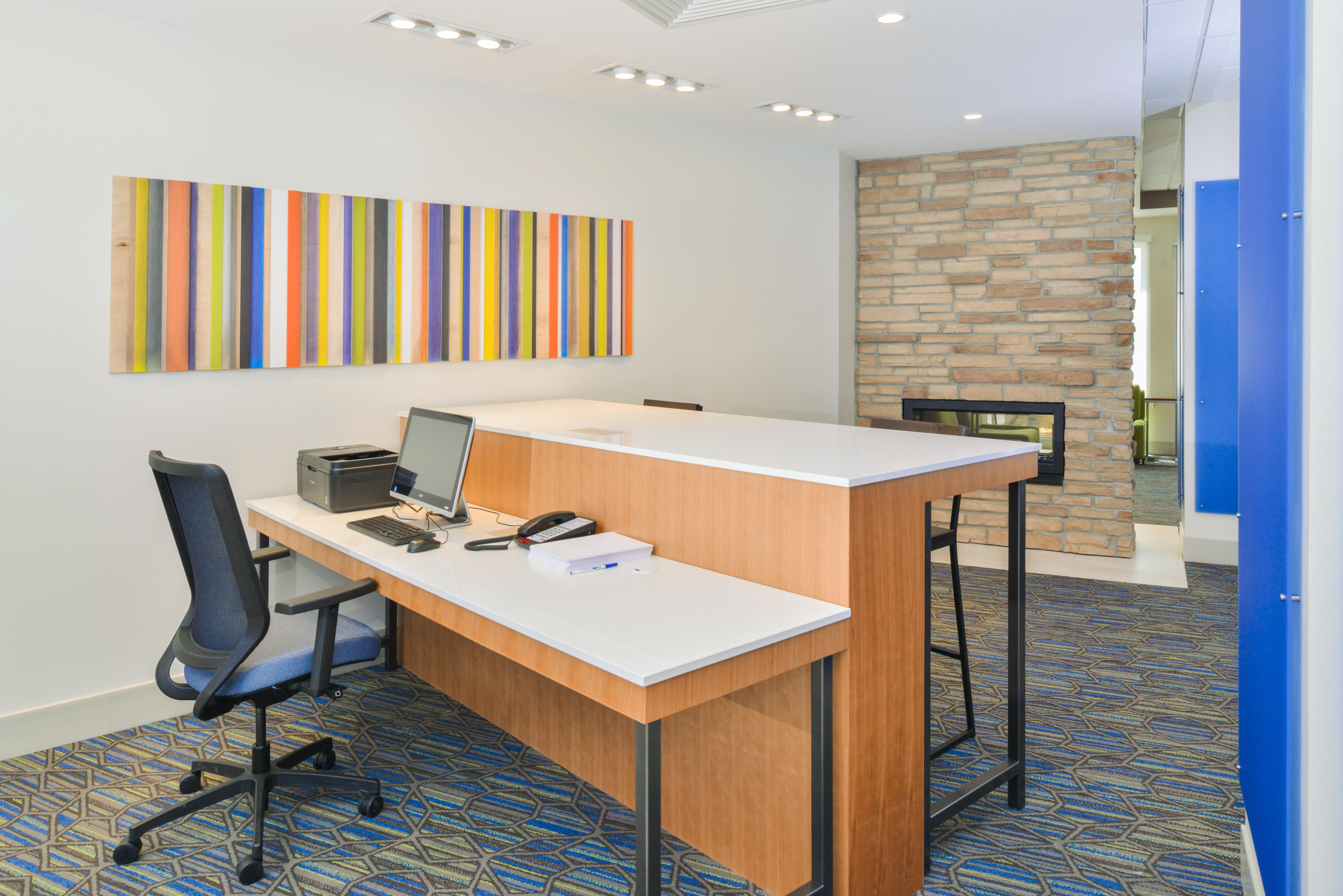 Holiday Inn Express & Suites - Chadron By Ihg Exterior foto